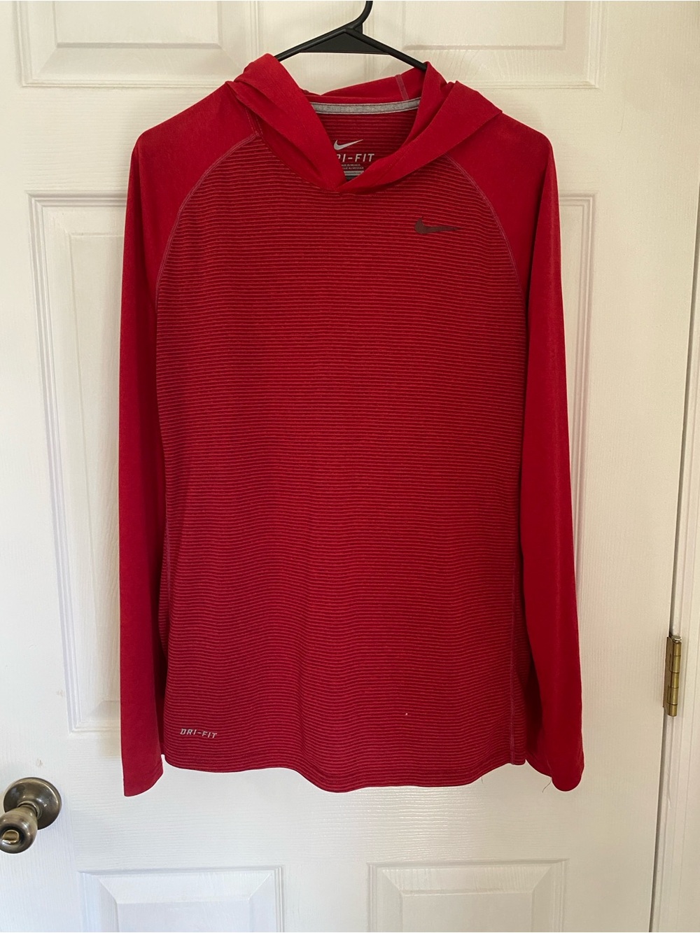 Nike Red Dri-FIT Long Sleeve Hooded Athletic Shirt in Medium
